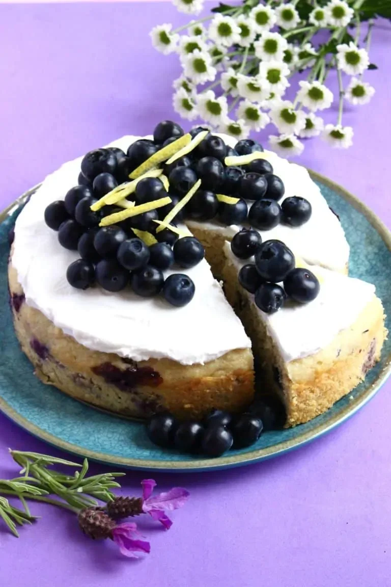 Lemon and blueberry cake