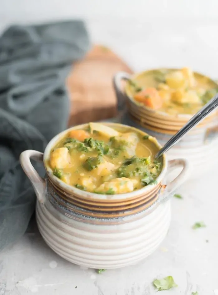 healthy kale and cauliflower soup